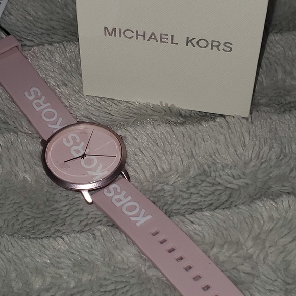 Michael Kors silicone watch💗 - Picture 4 of 13
